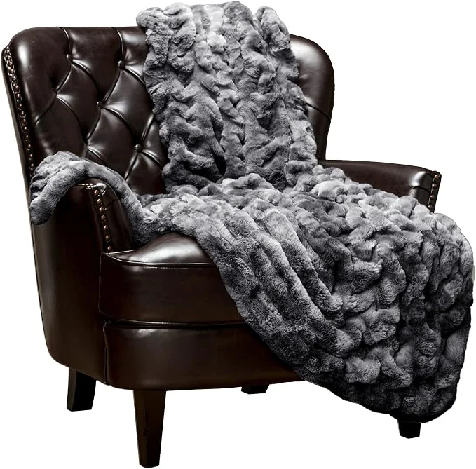 Chanasya ruched faux-fur throw